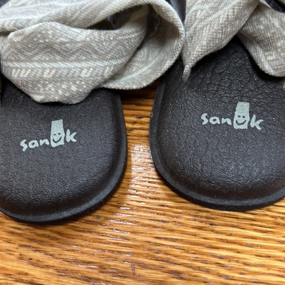 Sanuk yoga mat sling sandals, size 7.  Upper is fabric in neutral tan/cream. - Picture 2 of 9